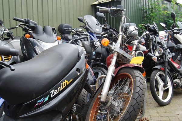 Demontage brom- en snorfietsen voortaan via de brommerhandel