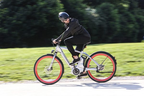 Verwarring over snelle elektrische fiets op rijbaan